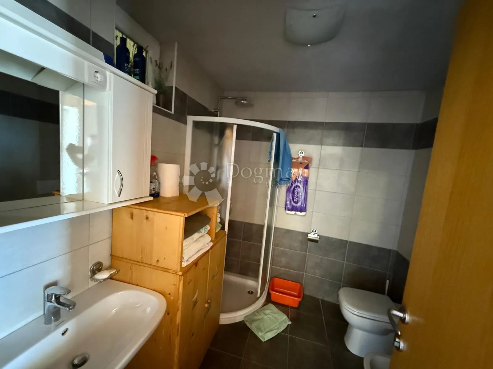 dvojna kuća u stinici - slika 22