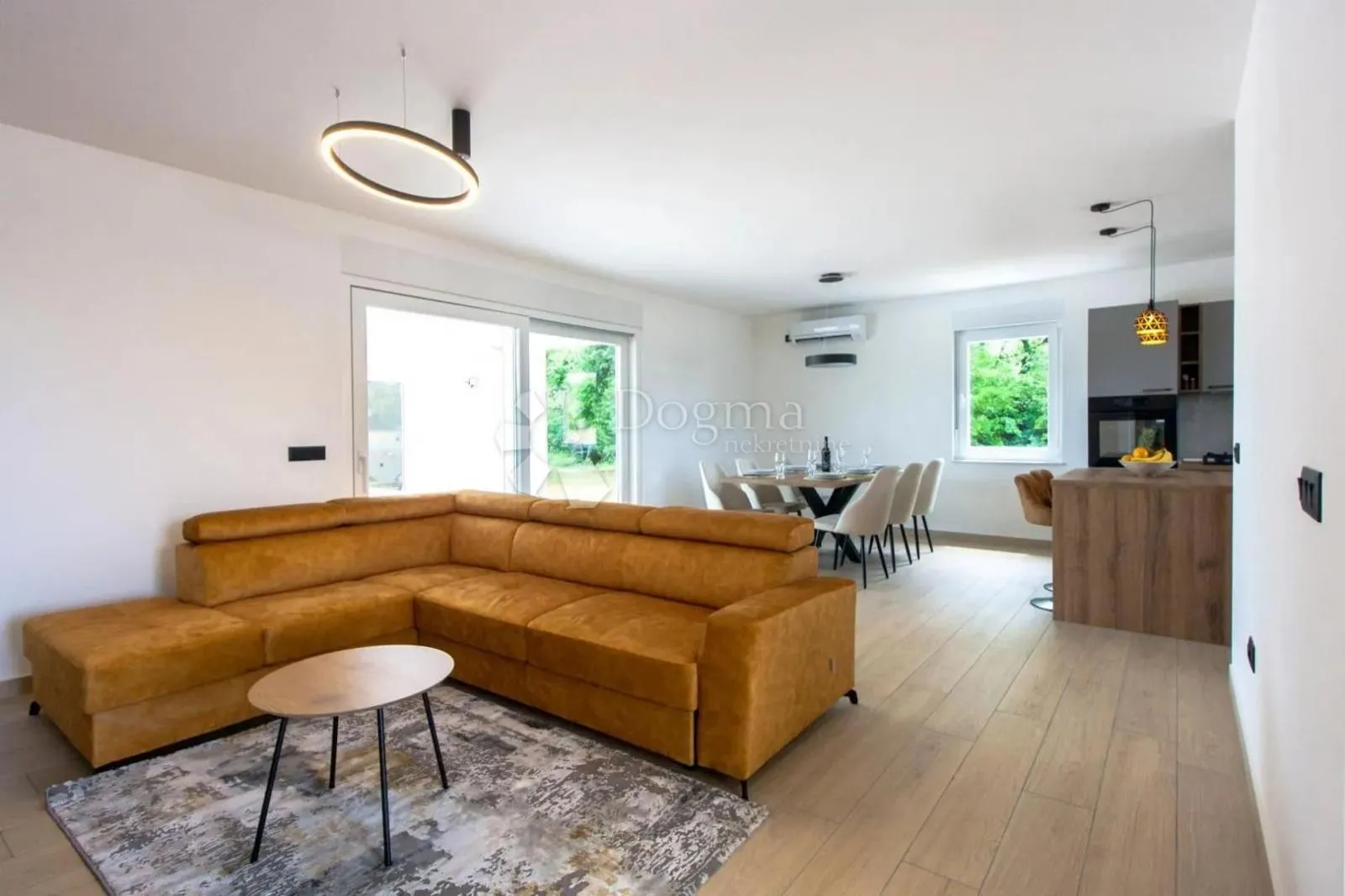 villa sa bazenom, konobom i 3800m2 okućnice - slika 15