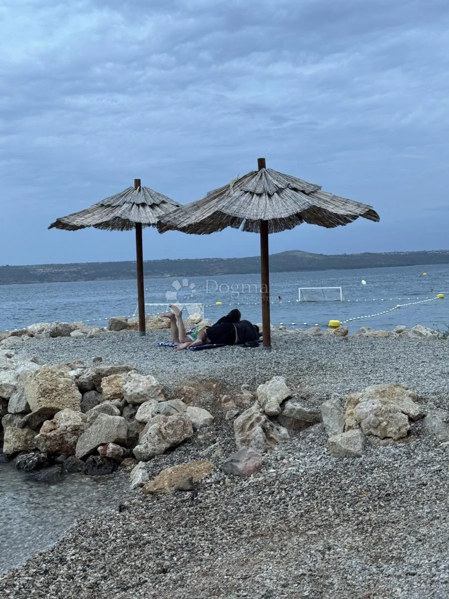penthouse 20m od mora, maslenica - slika 17