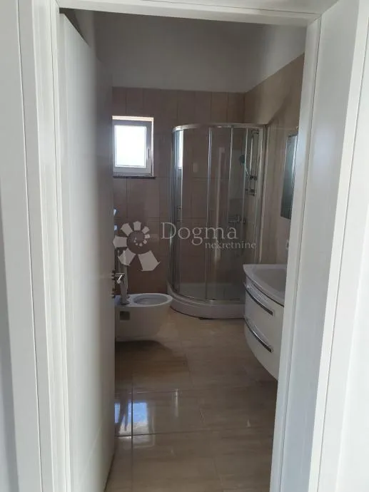 apartman s bazenom malinska - slika 10