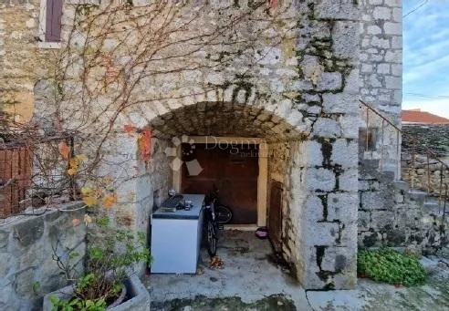 kamena starina za adaptaciju na otoku braču - slika 4