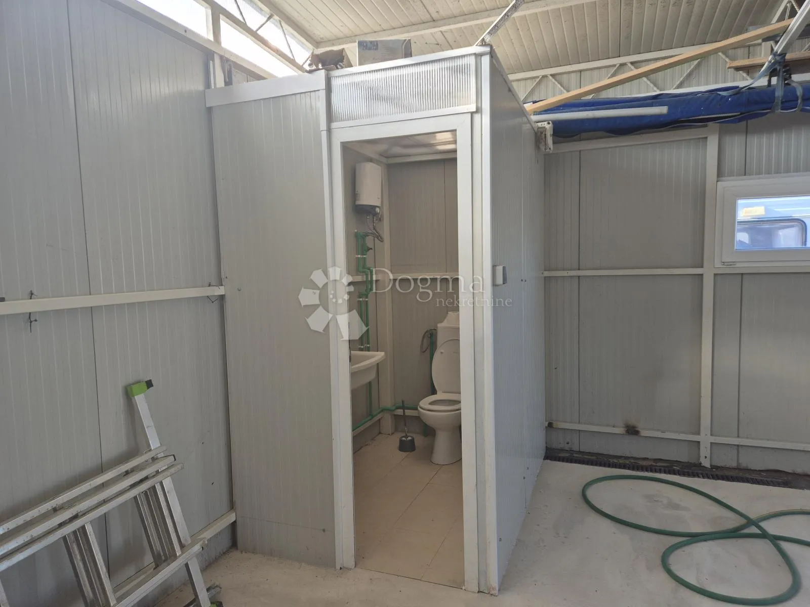stambeno-poslovni objekt u okolici poreča 208m2 - slika 20