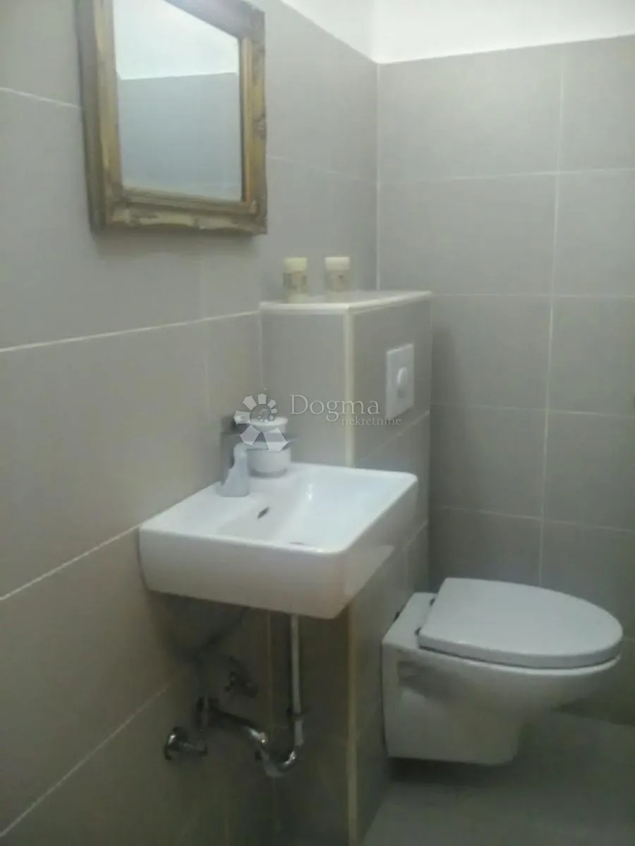 tisno - prekrasna kamena višekatnica uz more - slika 12