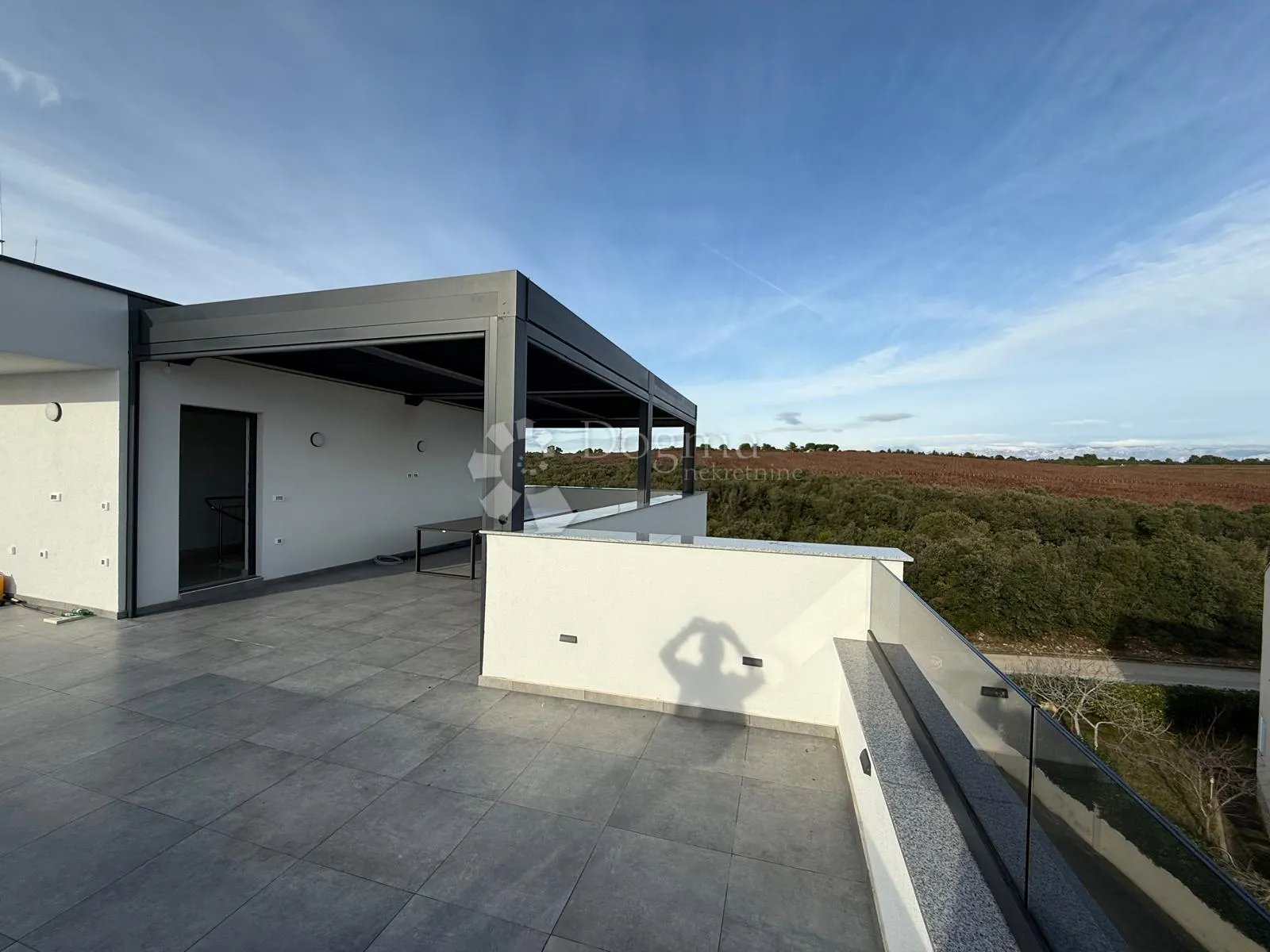 luksuzan namješten penthouse s pogledom na more - slika 32