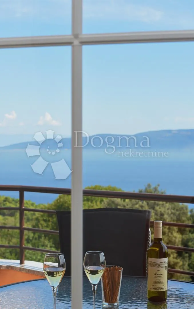 kuća sa 4 stana-pogled more i građevinska parcela - slika 50