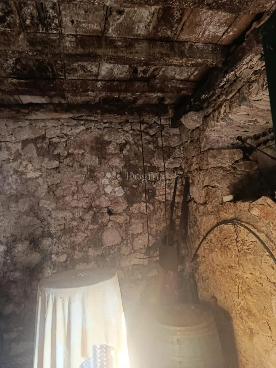 kamena kuća 157m s dvorištem i pogledom na more - slika 8