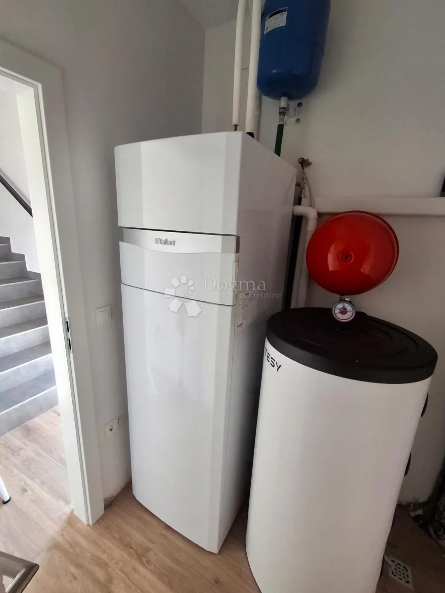 moderna kuća s bazenom -178m2, mirna lokacija - slika 25