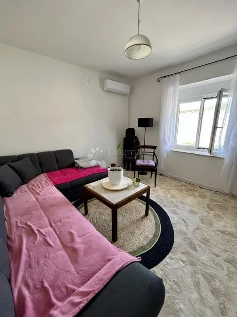 bribir,samostojeća kuća sa dva stana - slika 21