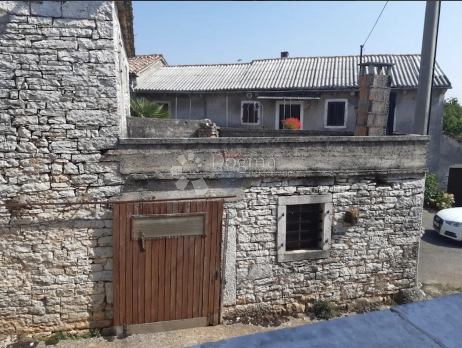 kamena kuća za renovaciju u pilatima - slika 4