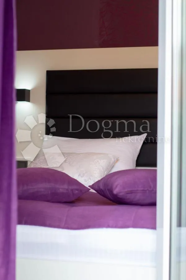 moderna villa na otoku krku s bazenom - slika 14