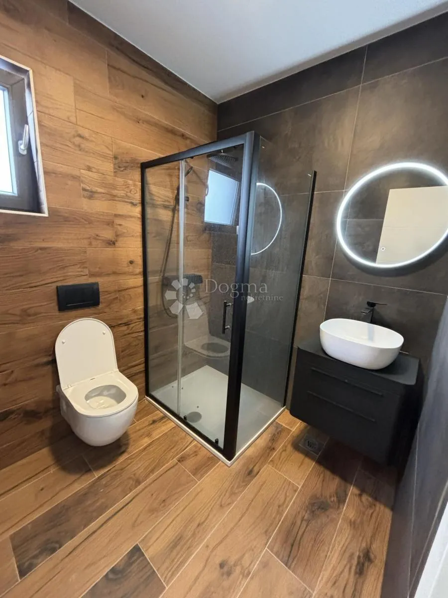 prodaje se luksuzni apartman na otoku viru, 100 m od mora - slika 6