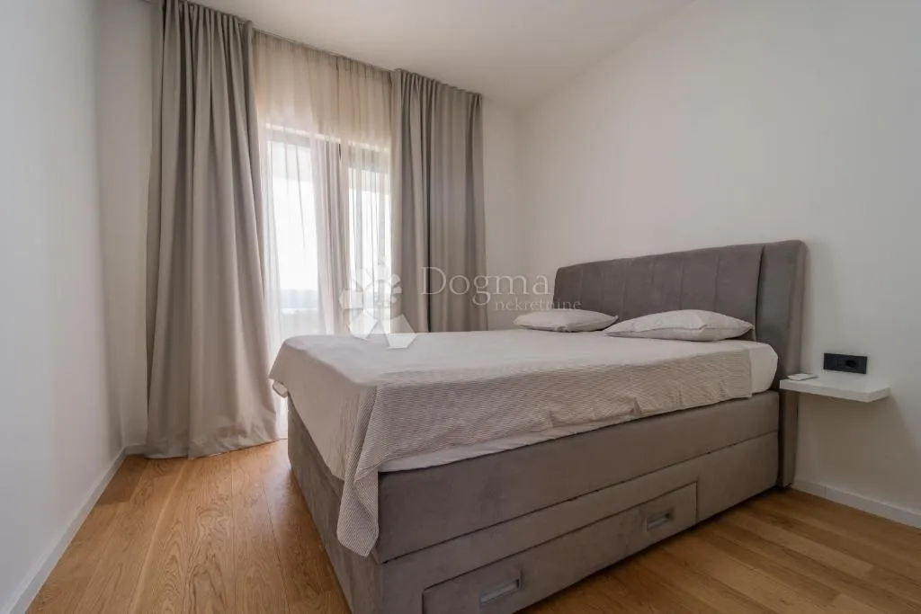 turanj - villa s bazenom, spremna za useljenje - 350m od mora - slika 25
