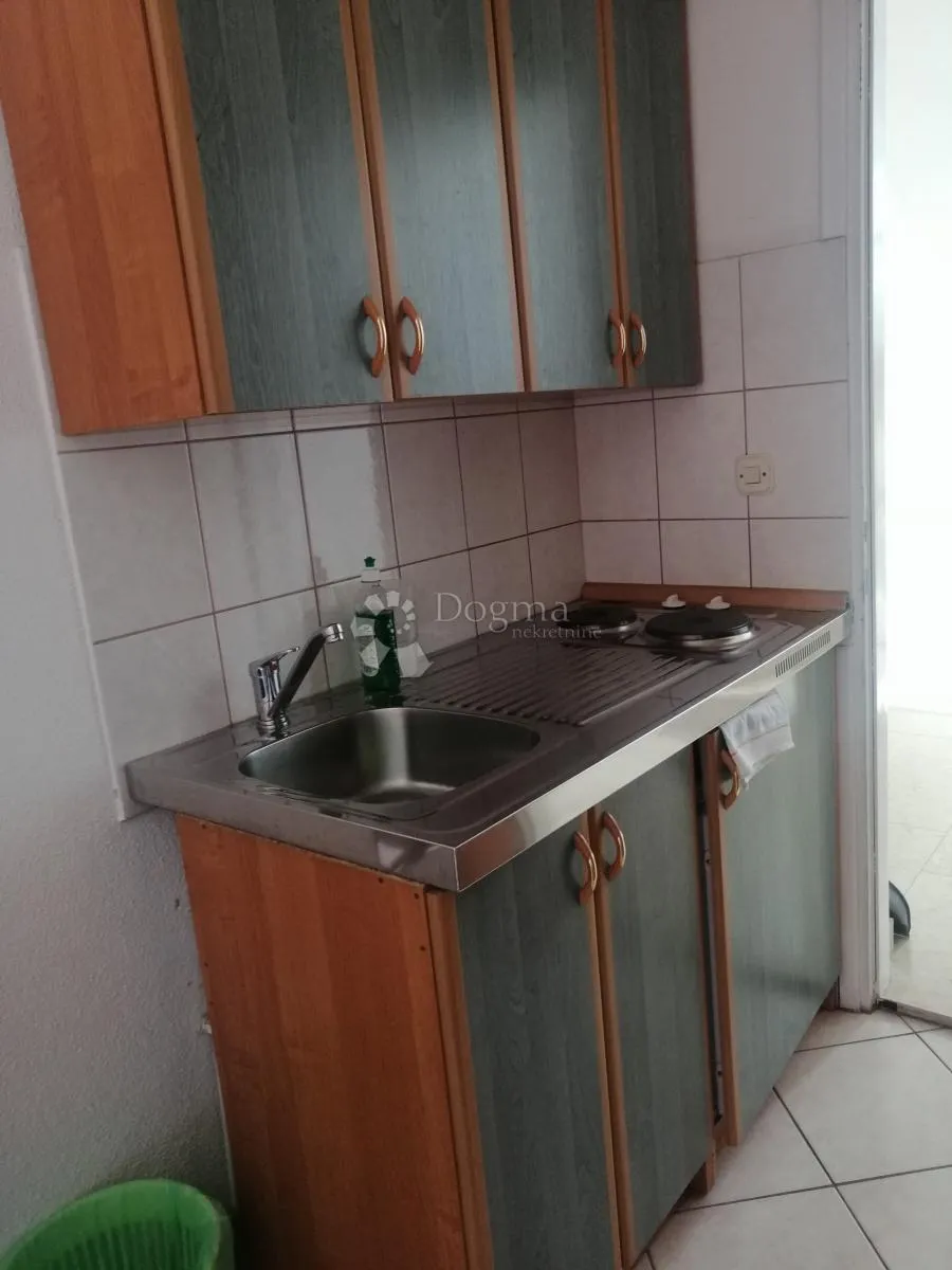 tribunj - kuća s 9 apartmana + građevinska parcela 418 m2 - slika 35