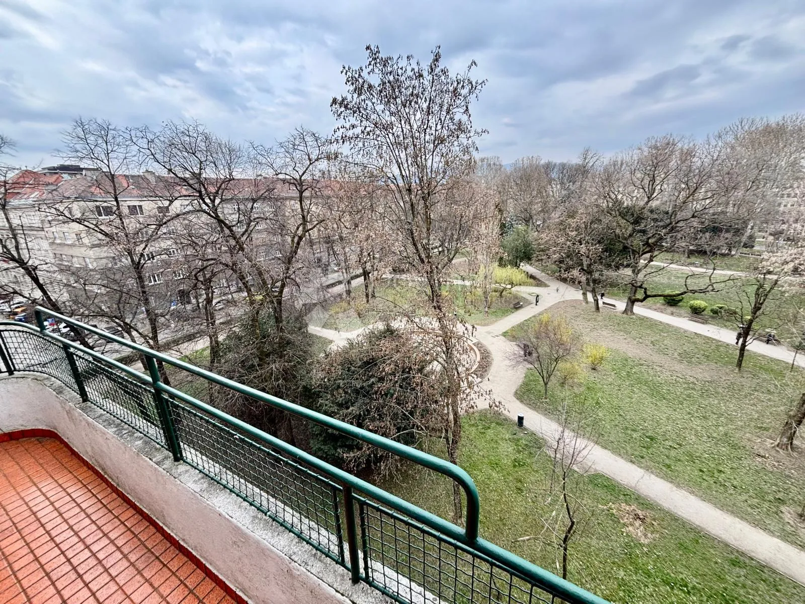 stan na trgu petra krešimira iv – 2 balkona - slika 13