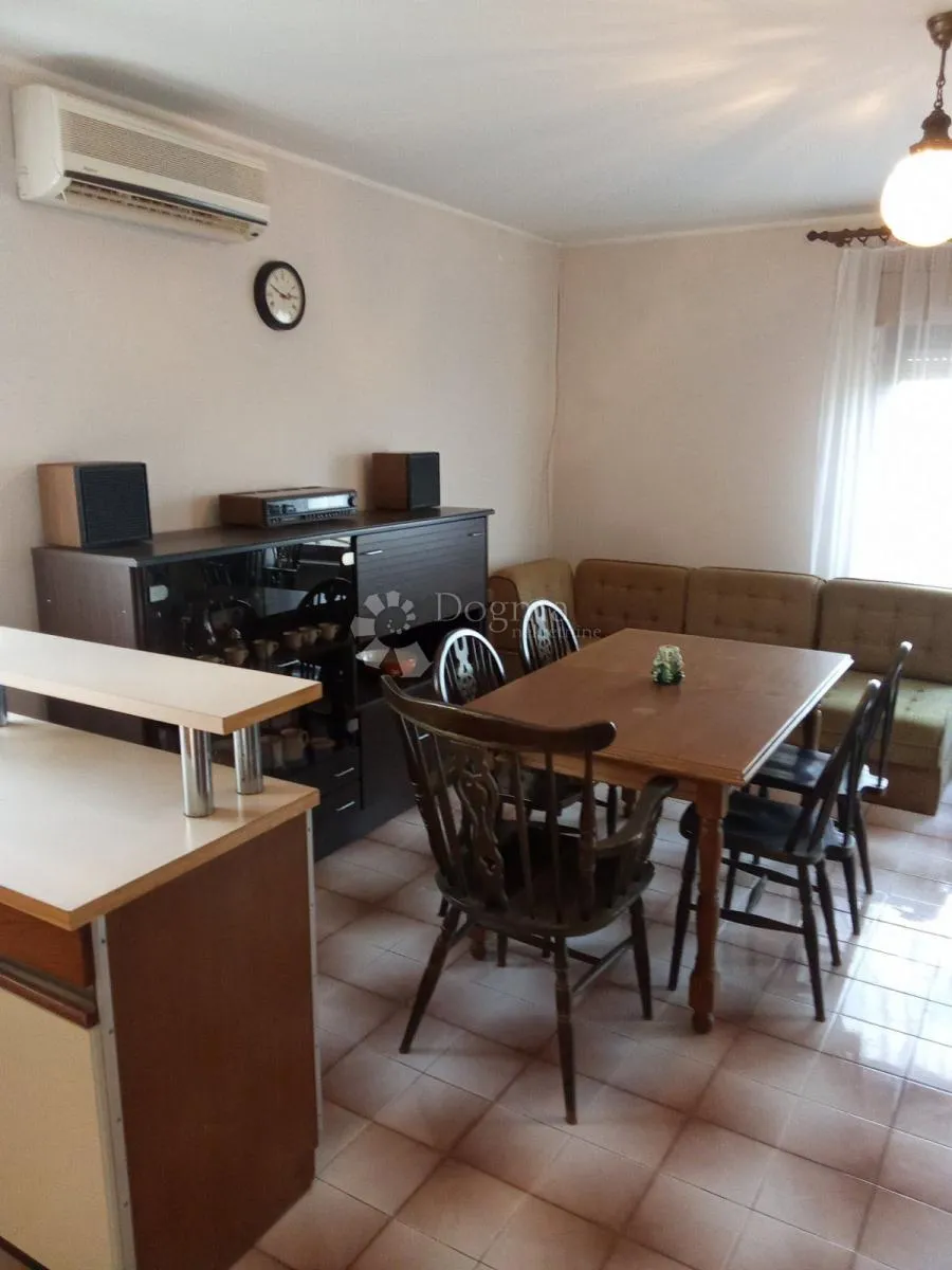 kuća s prostranom građevinskom parcelom – pazin - slika 8