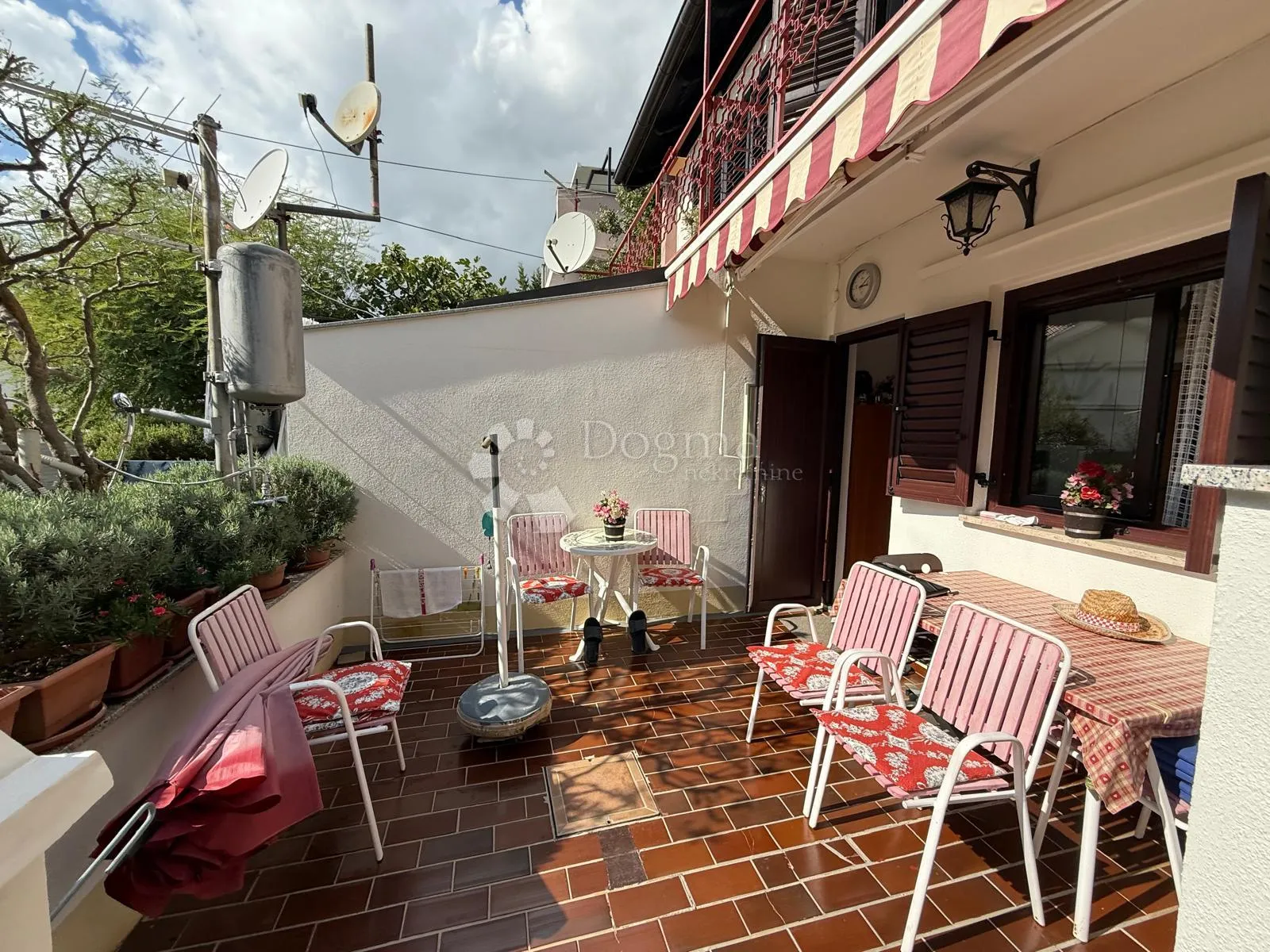 apartman s pogledom 50 m od mora - slika 9