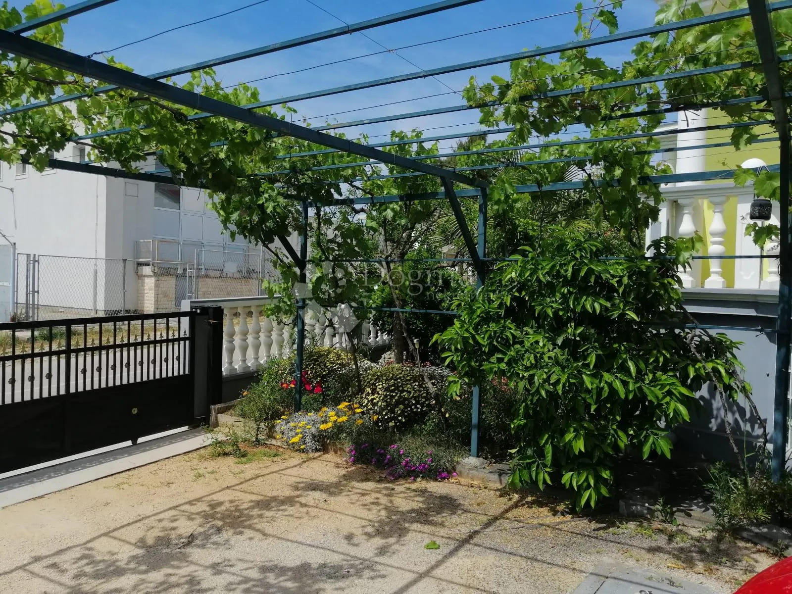 kuća u vodicama u blizini centra sa 350m2 okućnice - slika 17