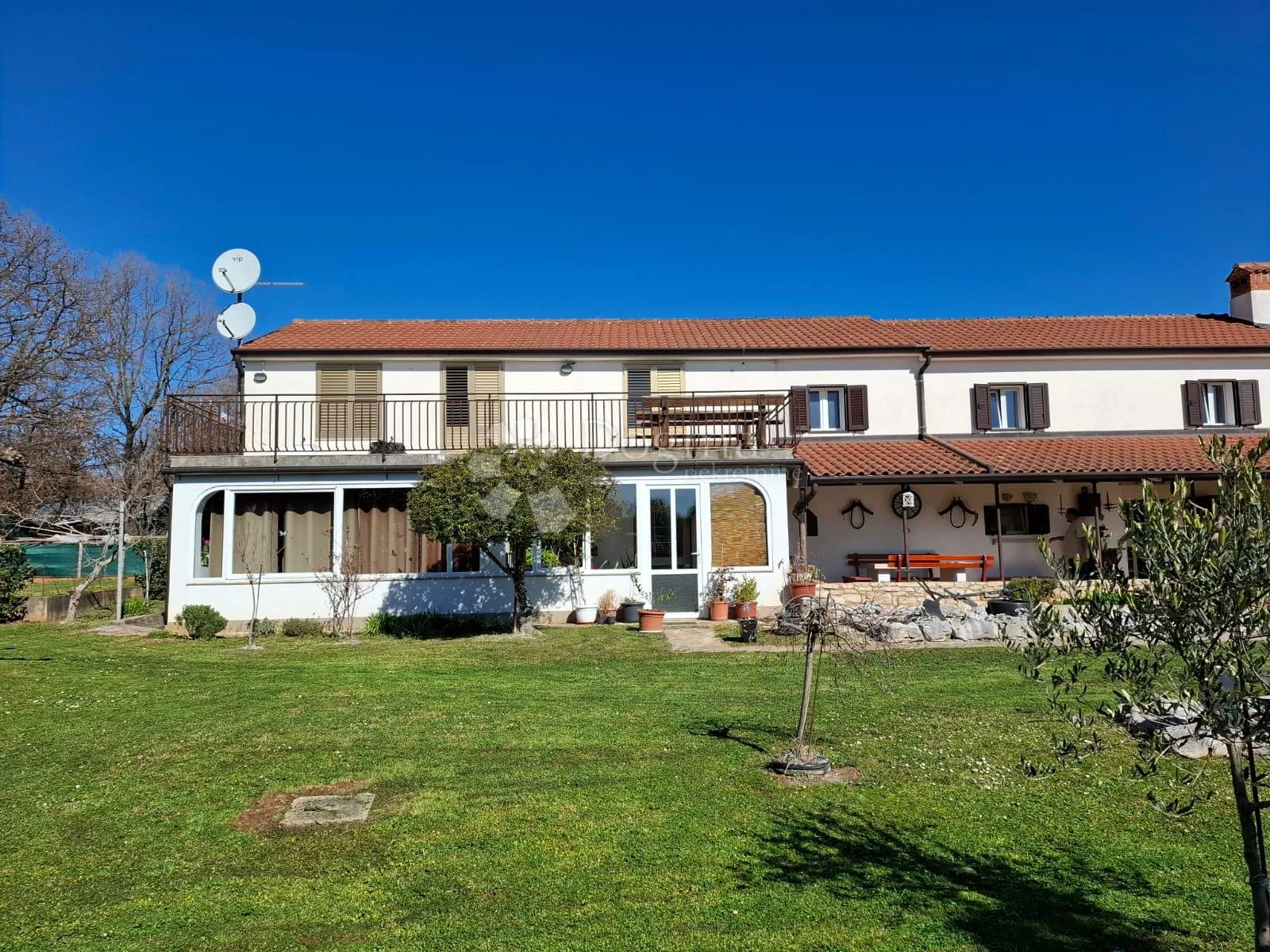 karigador - kuća sa 3 stana 300m od mora - slika 2