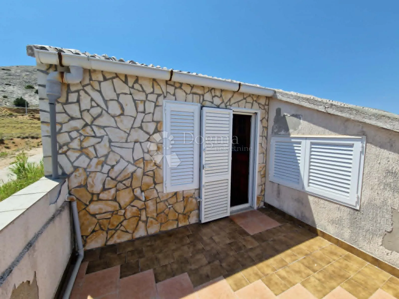 pag - kuća s 2 apartmana 282,80 m2 - 250 m od mora - slika 50