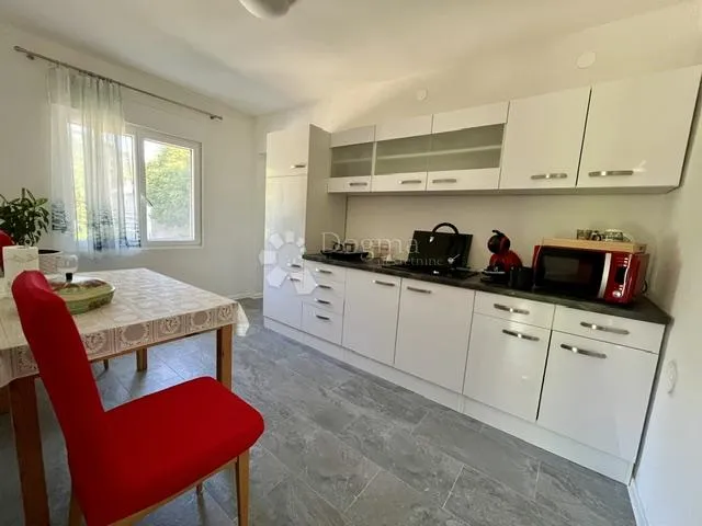 bribir,samostojeća kuća sa dva stana - slika 16