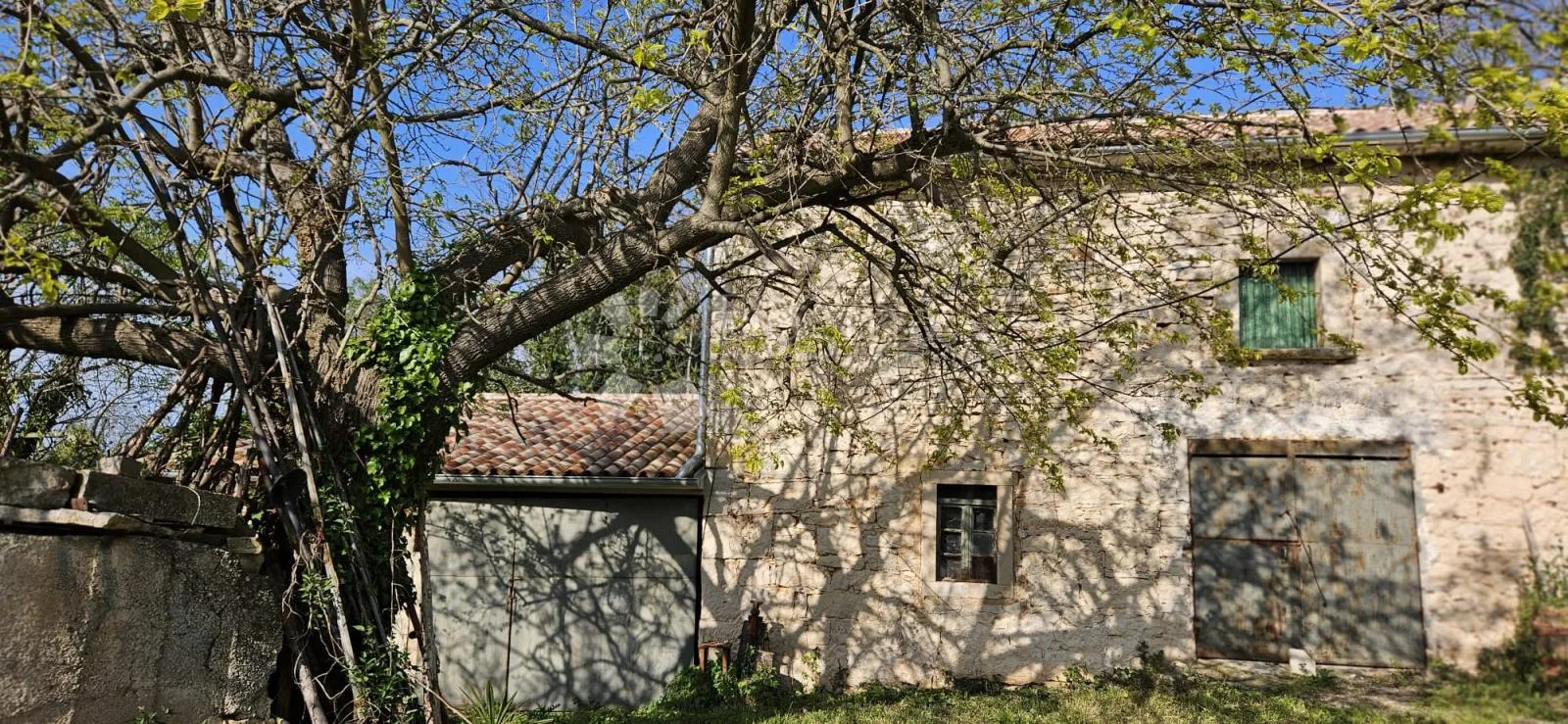 kamena kuća i dvije konobe za uređenje po želji - slika 8