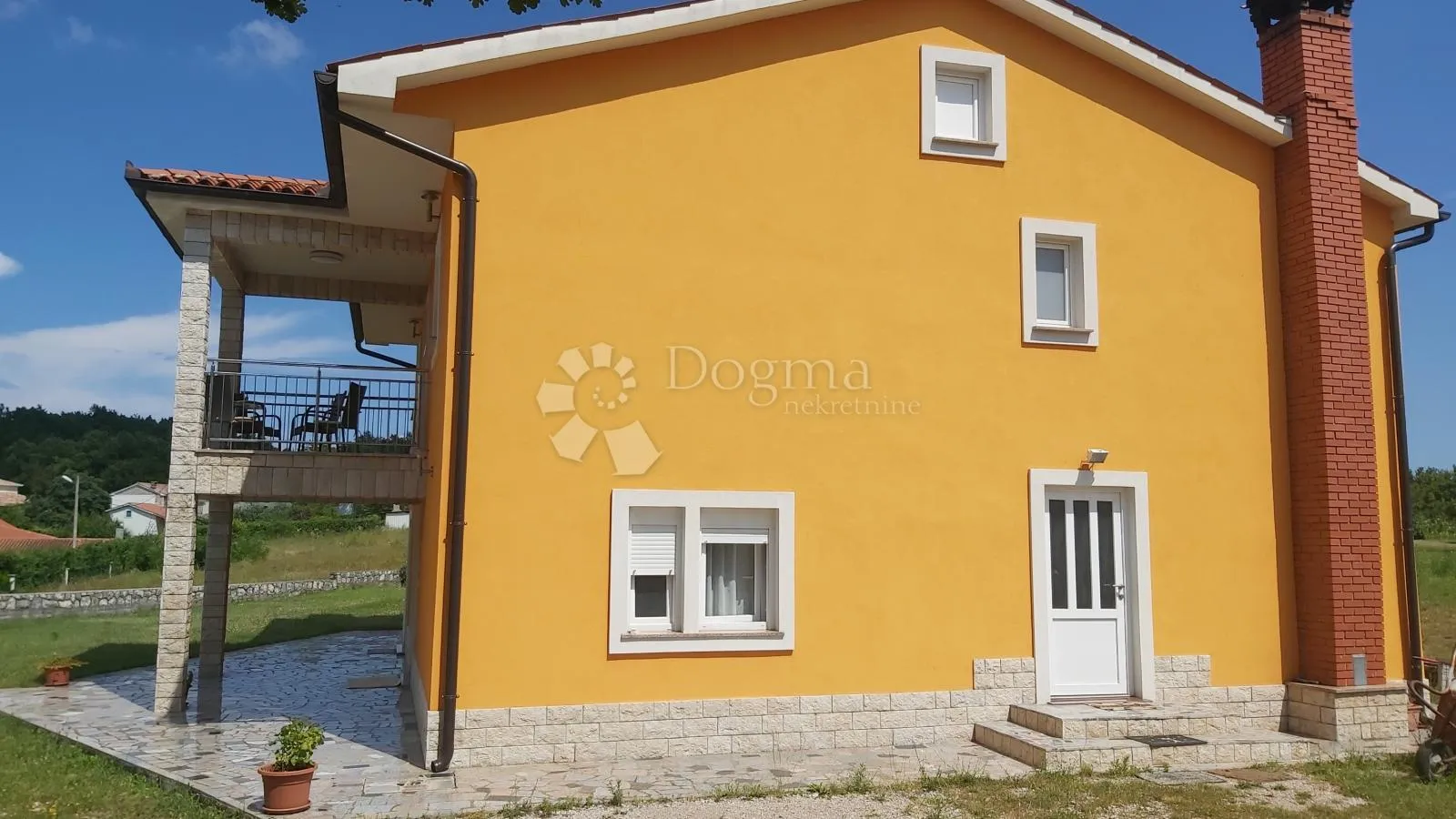 labin, prekrasna kuća u okolici labina s velikom okućnicom - slika 4