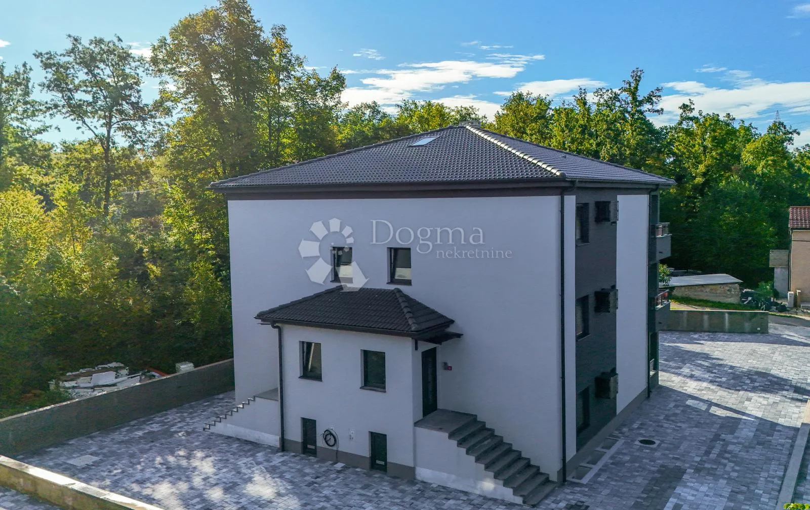 izuzetno kvalitetna novogradnja u blizini centra matulja - slika 2