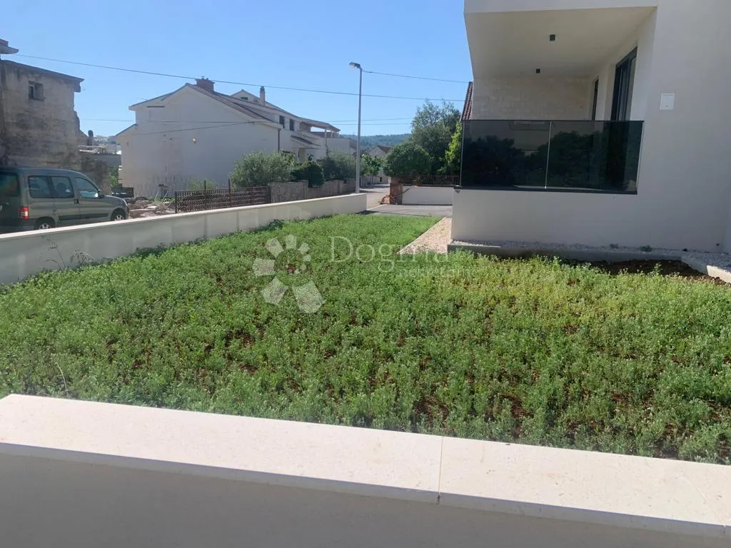 vodice-novogradnja sa garažom, 143m2 - slika 7