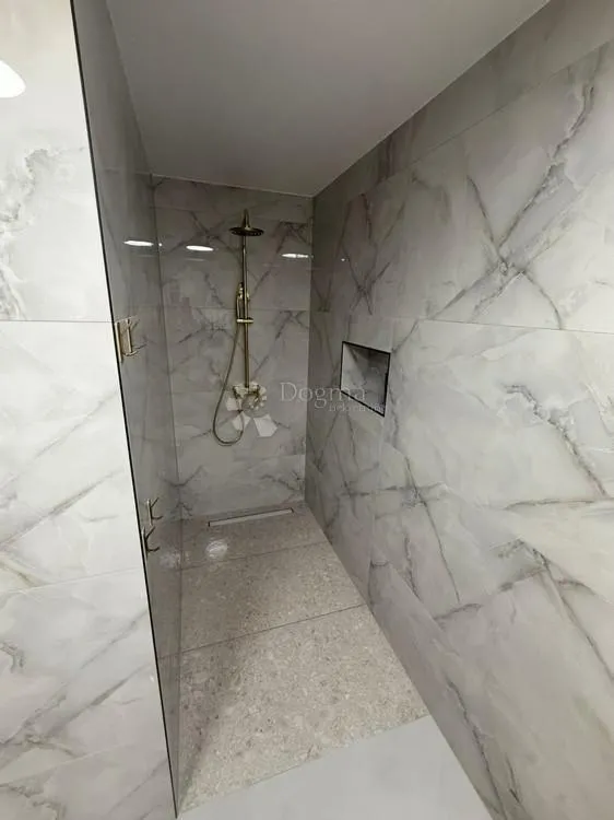 luksuzni apartman prizemlje otok vir - slika 22