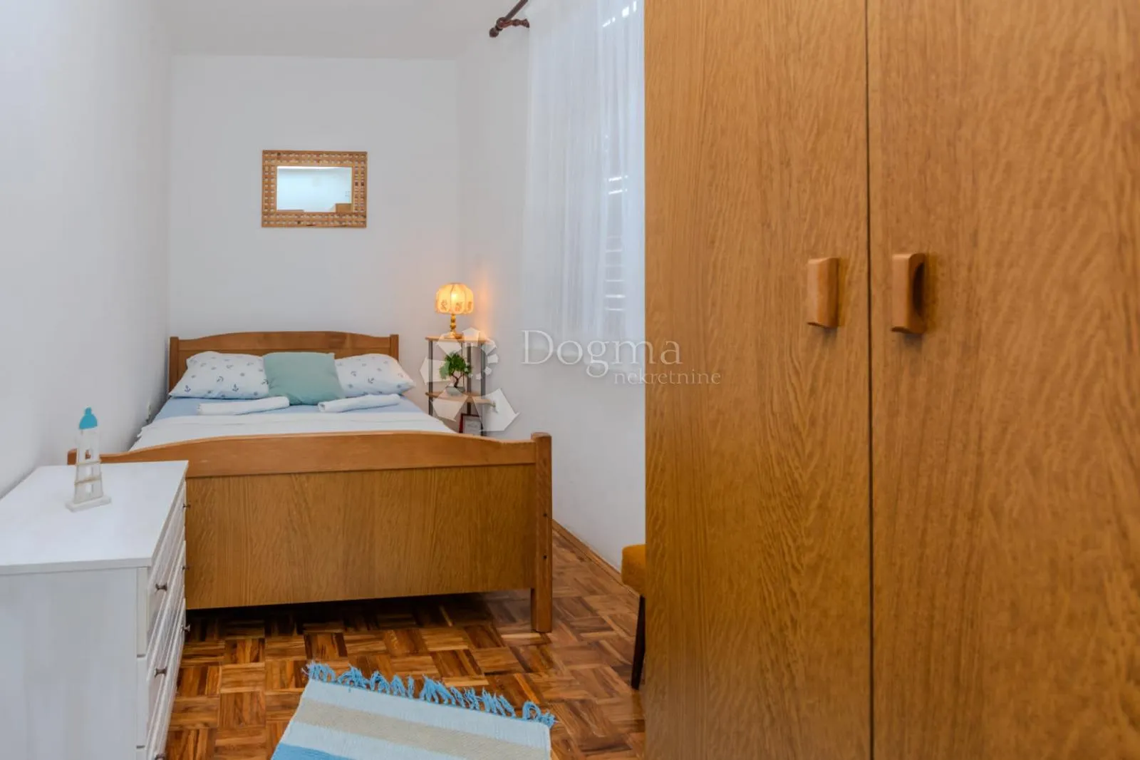 kuća sa tri apartmana - slika 10