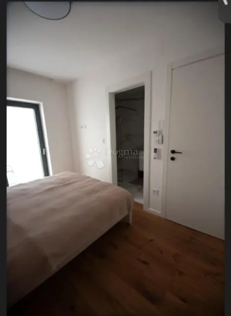 luksuzni dom na atraktivnoj lokaciji - slika 20