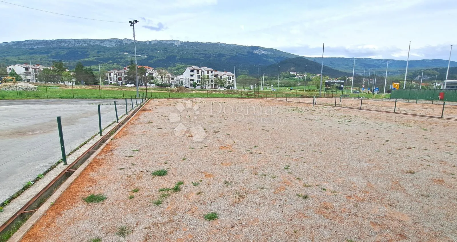 veliko građevinsko zemljište u centru buzeta - slika 2
