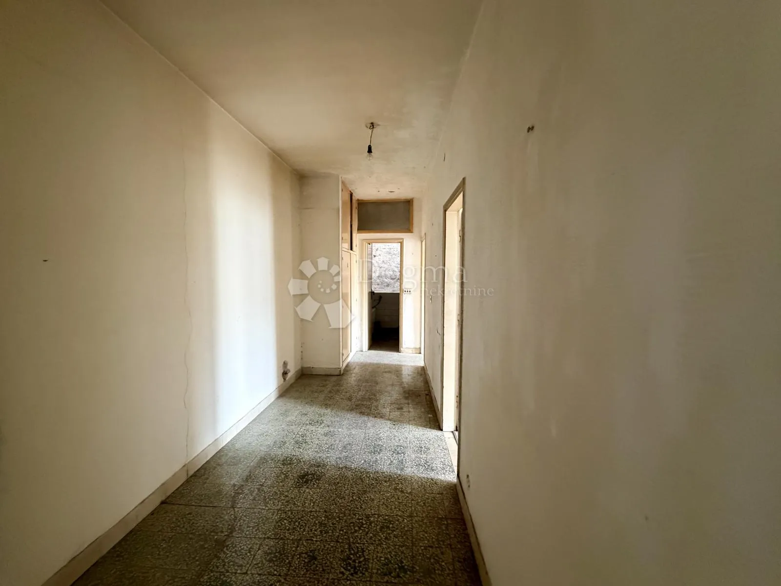 stan na odličnoj lokaciji za kompletnu adaptaciju, 57 m2 - slika 8