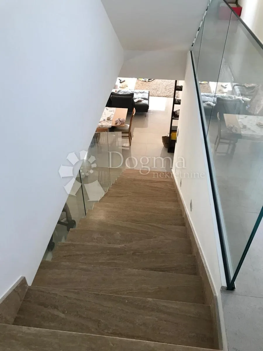 rogoznica- villa s predivnim pogledom i top lokacijom - slika 17