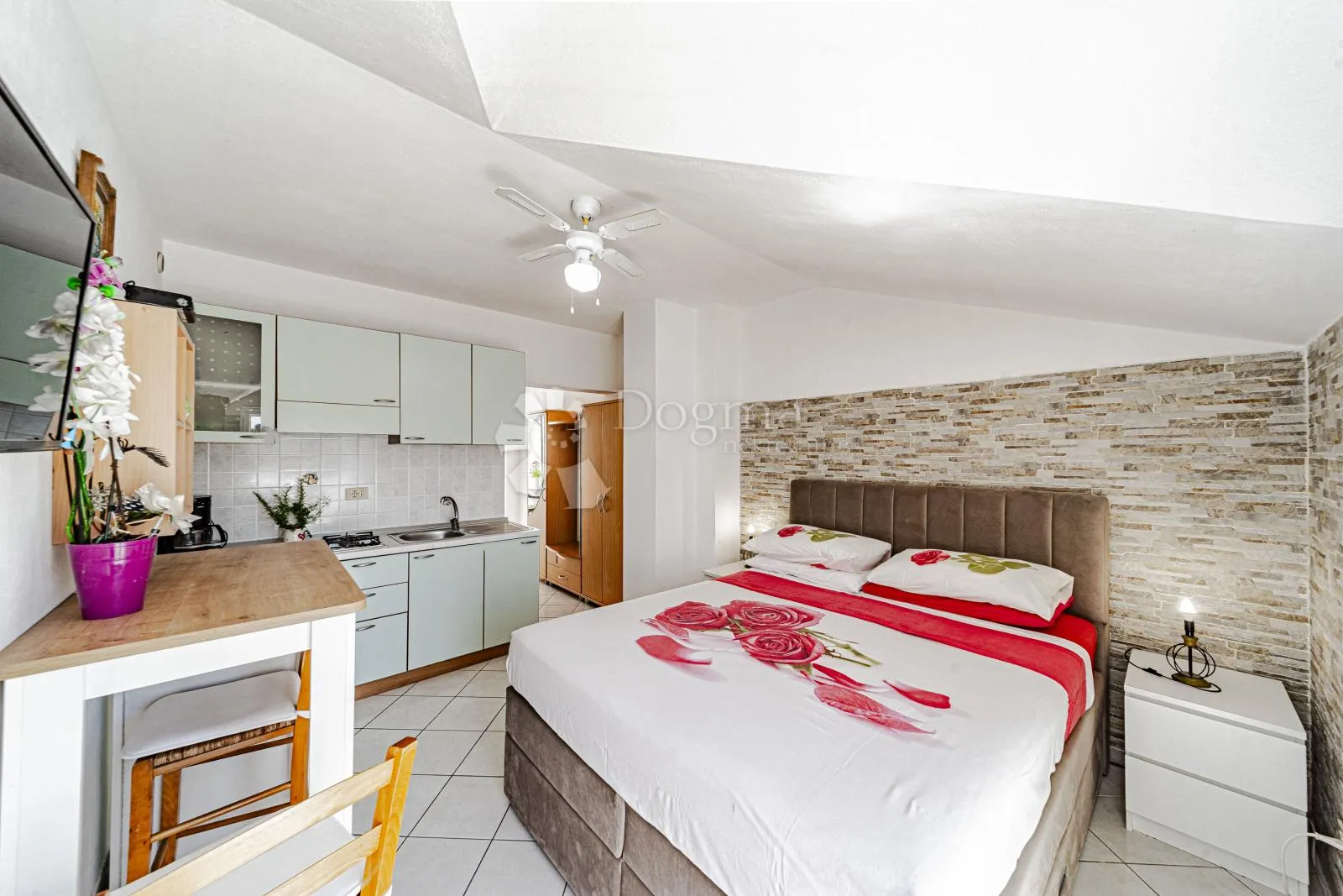 prvi red do mora: samoodrživa apartmanska vila s uhodanim poslovanjem – vela luka, korčula - slika 132