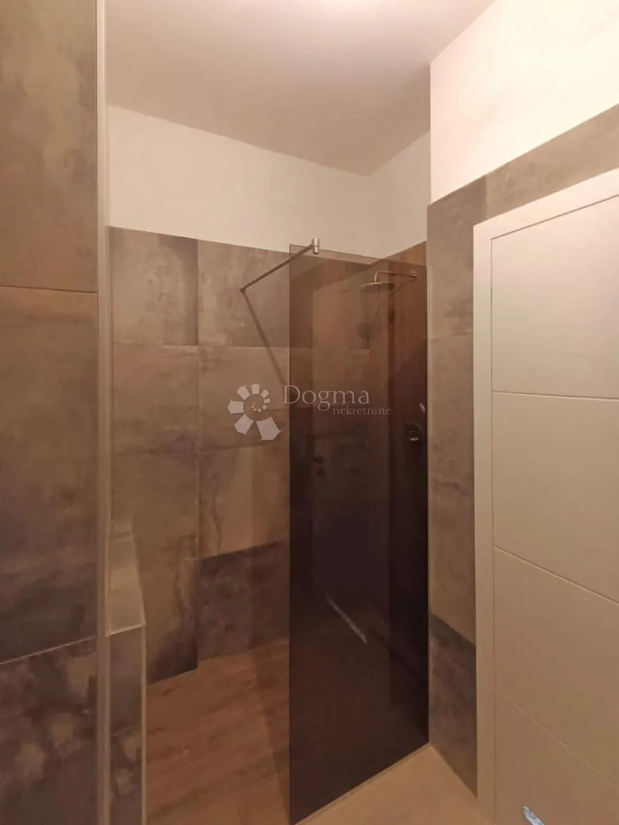 prekrasni penthouse s velikom terasom i pogledom na more! garaža! - slika 17