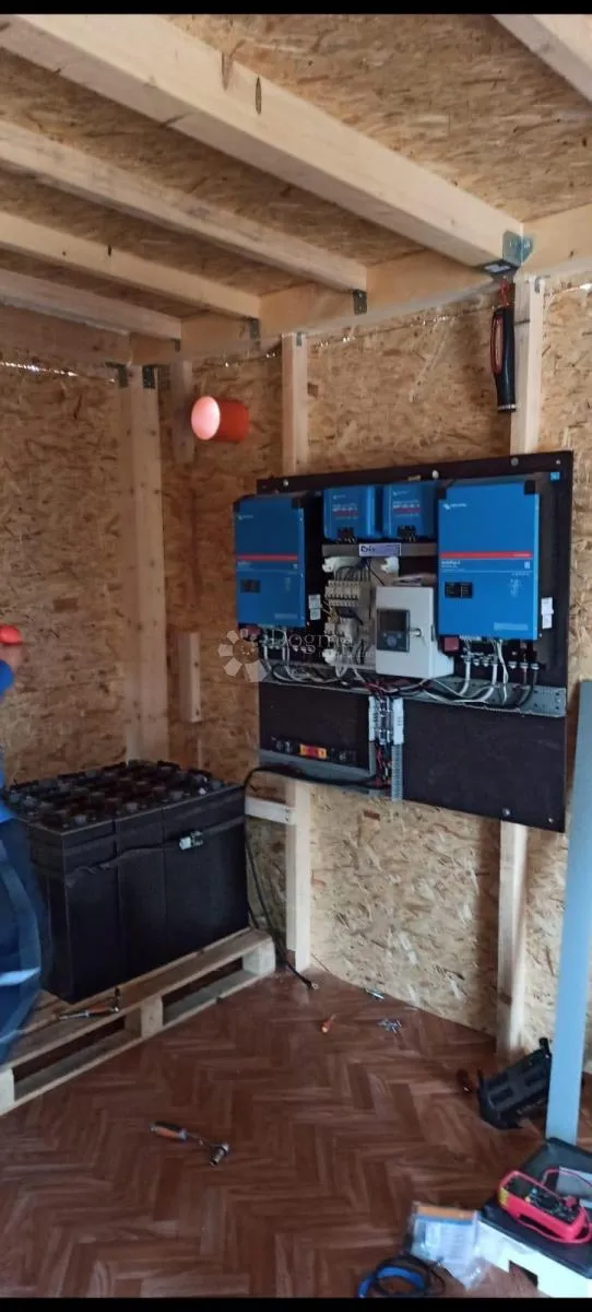 off-grid imanje s mobilnom kućicom - tribunj - slika 10