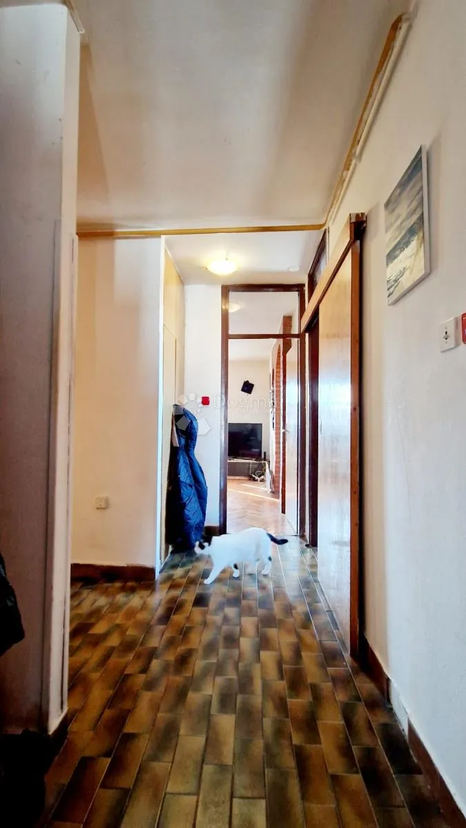 prostrani trosobni stan na izvrsnoj lokaciji – stoja, pula - slika 20