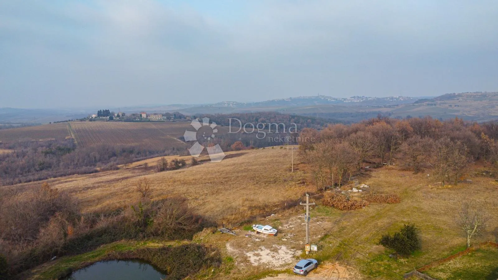 zemljište za vilu s bazenom s građevinskom dozvolom i plaćenim komunalnim doprinosima - slika 2