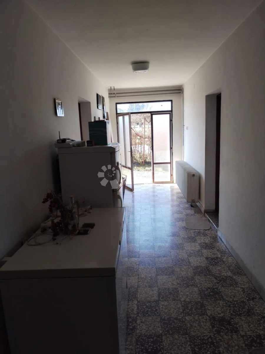 kuća sa zemljištem na prodaju - odmah useljiva ! - slika 10