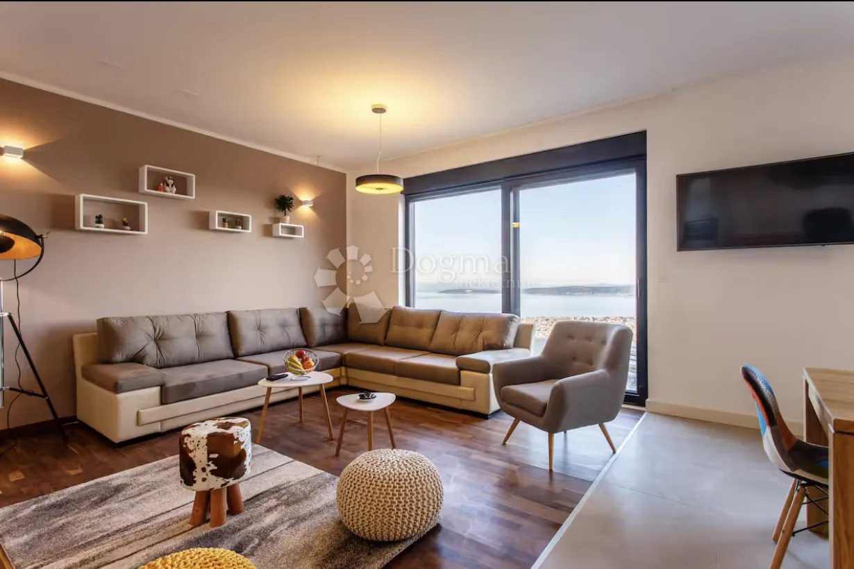 luksuzna vila s panoramskim pogledom i potpunom privatnošću u kaštelima - slika 18