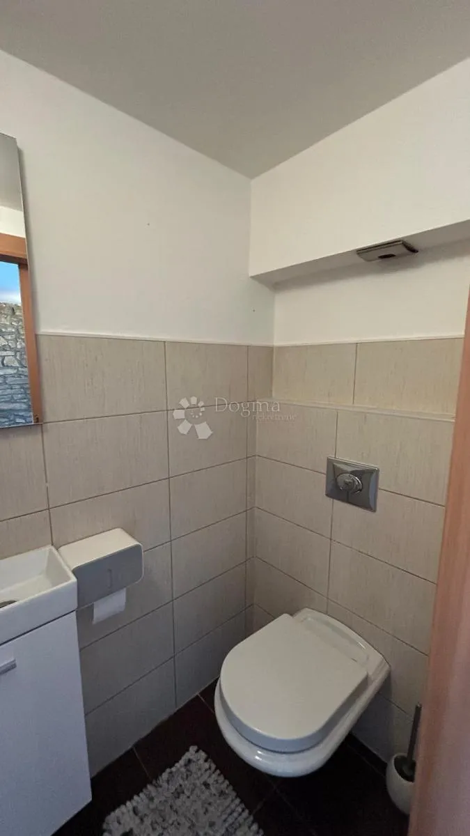 predivna renovirana kuća 160m2 - šišan - slika 12