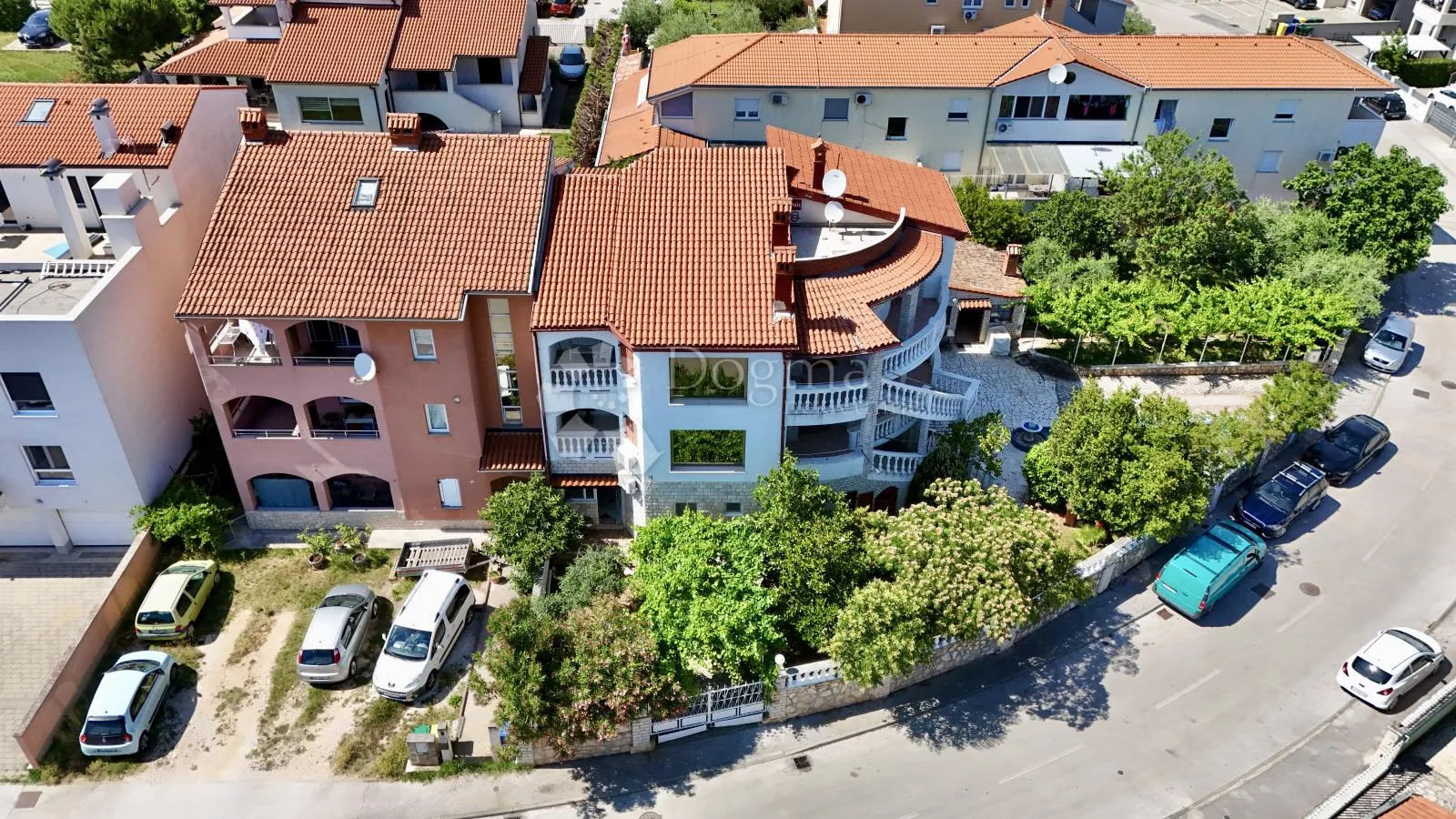 samo kod nas!! pula,apartmanska kuća blizu centra sa ljetnom kuhinjom,garažom i bazenom - slika 19