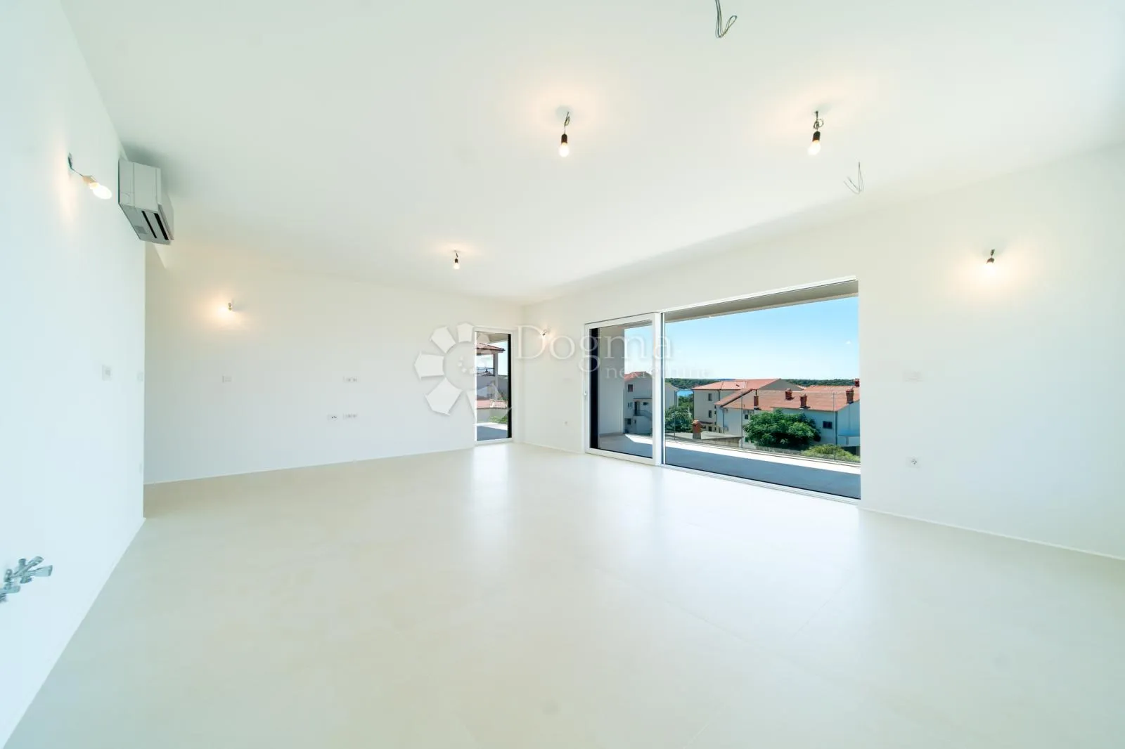 luksuzni penthouse s privatnom prostranom krovnom terasom i prekrasnim pogledom na more, barbat. - slika 11
