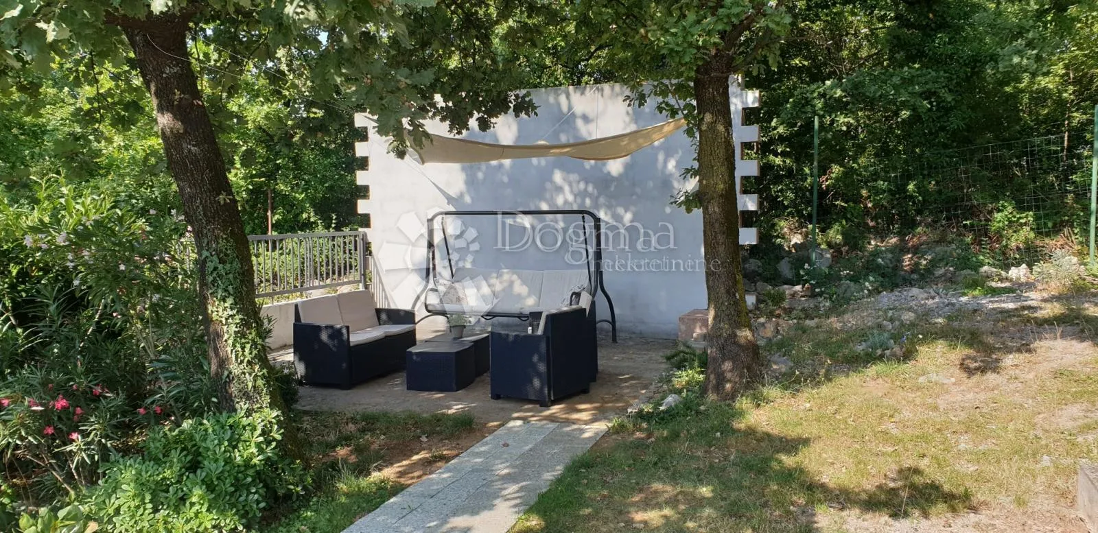 srdoči kuća na odličnoj lokaciji - slika 18