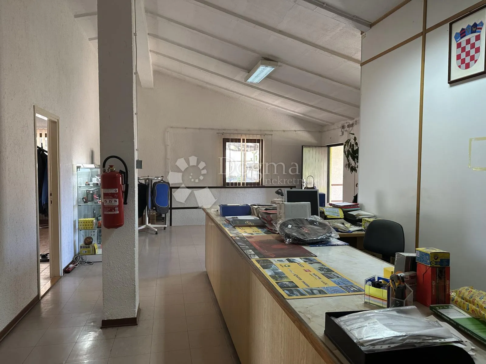 Matulji-poslovni prostor 400m2 sa 680 m2okućnice