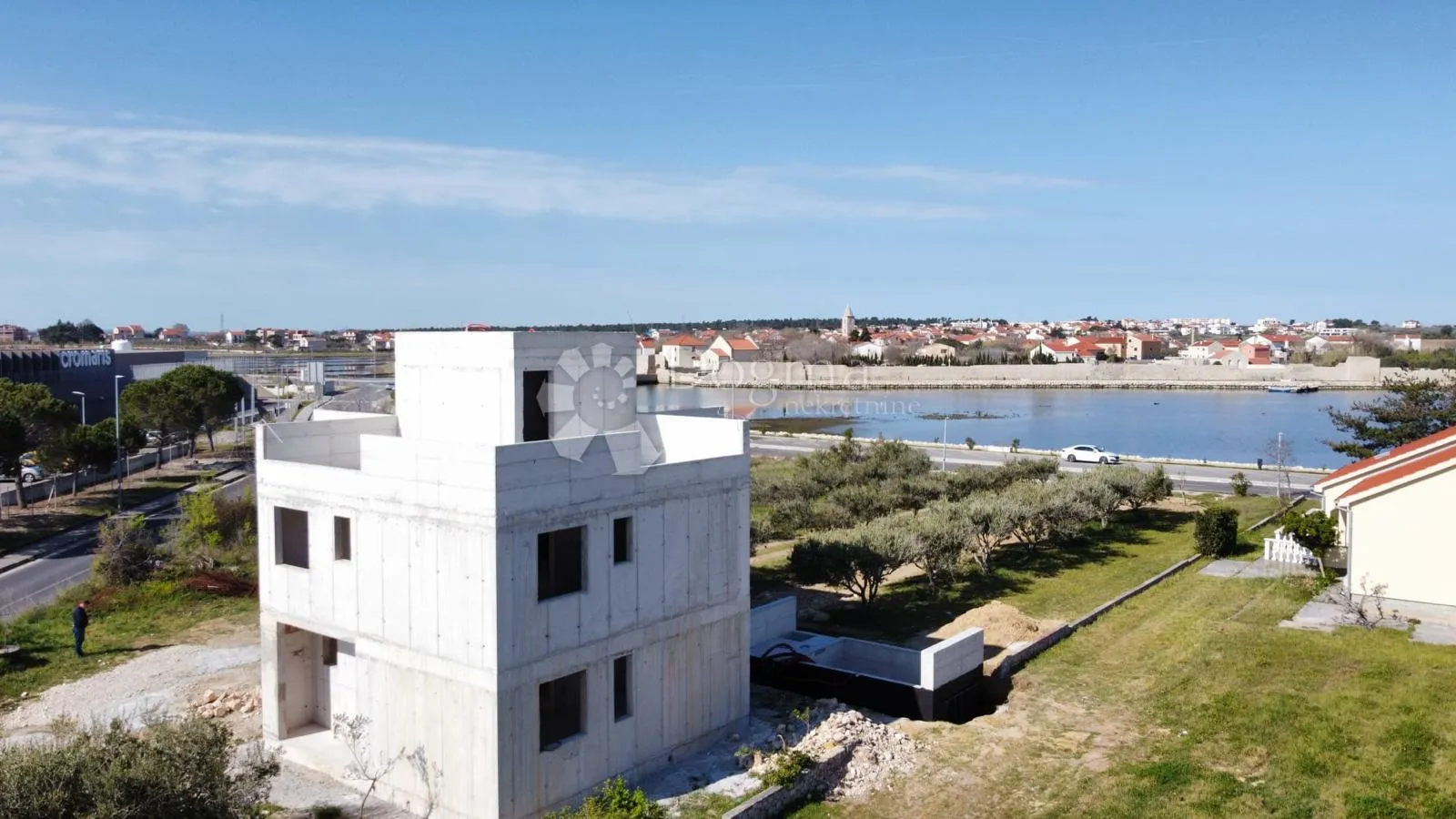 troetažni duplex s privatnom krovnom terasom i bazenom – 50 m od mora, nin - slika 4