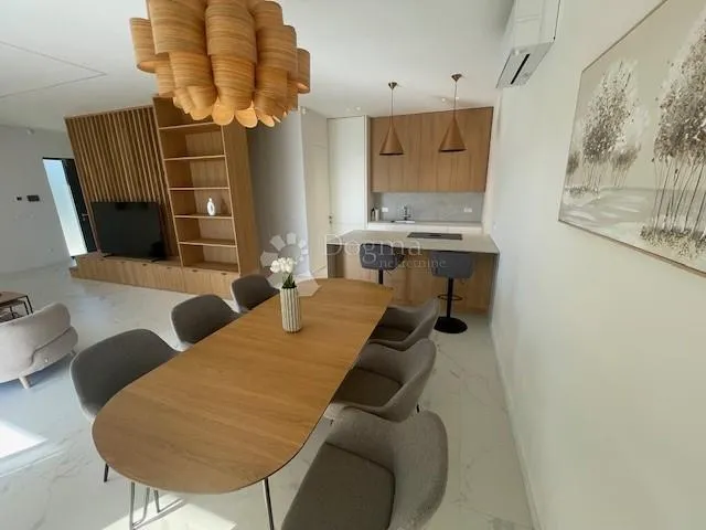 kostrena -luksuzni stan 260m2 bazen garaža - slika 1
