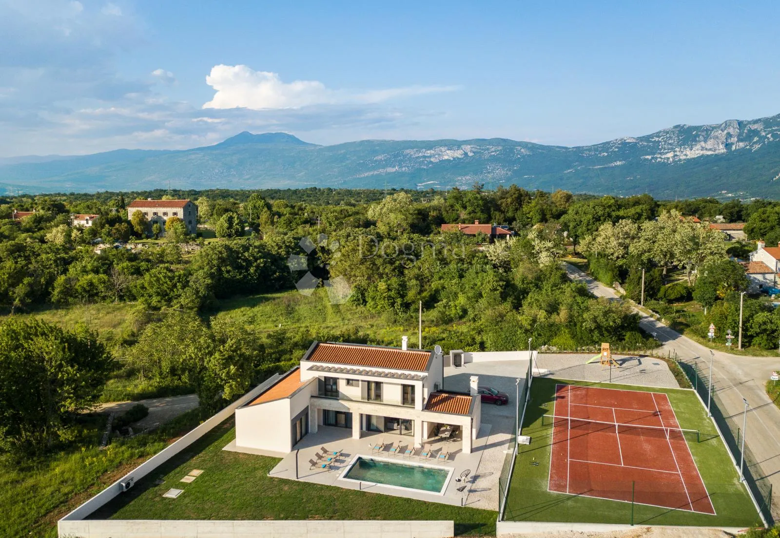 labin,okolica,kuća sa bazenom i teniskim igralištem - slika 2