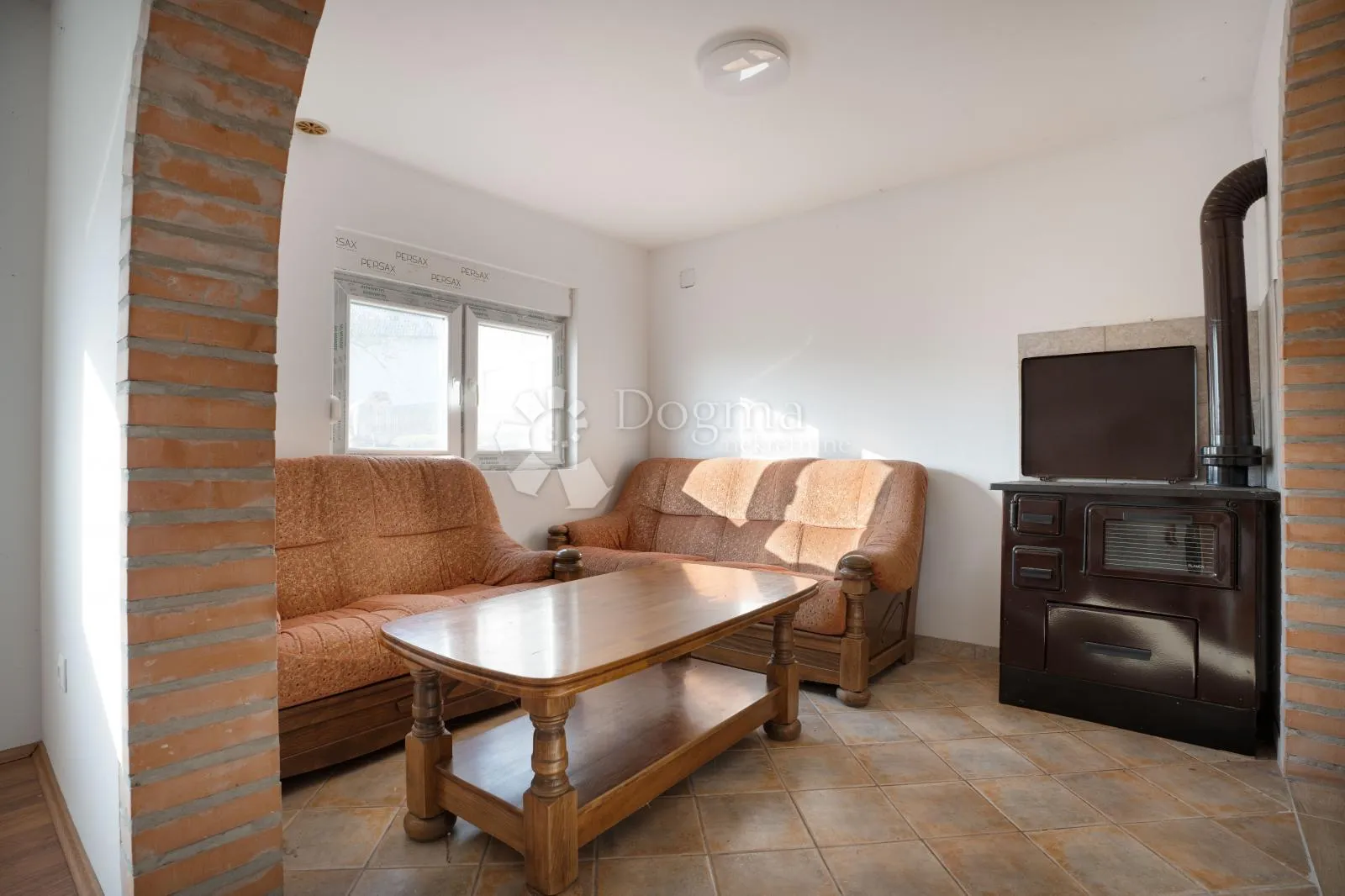 nekretnina s potencijalom za miran život i investiciju - slika 23